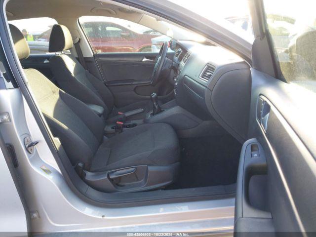 Volkswagen Jetta 2.0l S Image 4