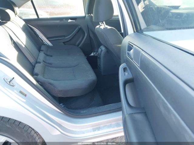 Volkswagen Jetta 2.0l S Image 8