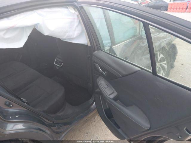 Subaru Legacy Premium Image 8