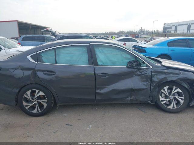 Subaru Legacy Premium Image 10