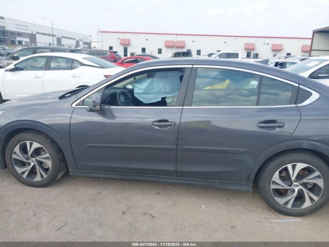 Subaru Legacy Premium Image 16