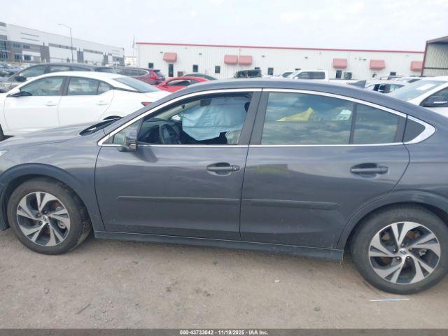 Subaru Legacy Premium Image 16