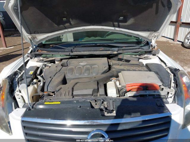 Nissan Altima Image 8