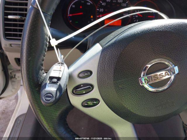 Nissan Altima Image 13