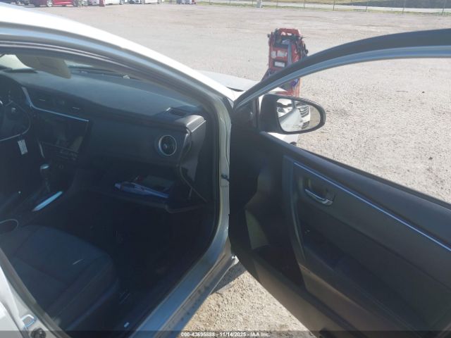 Toyota Corolla Le Image 10