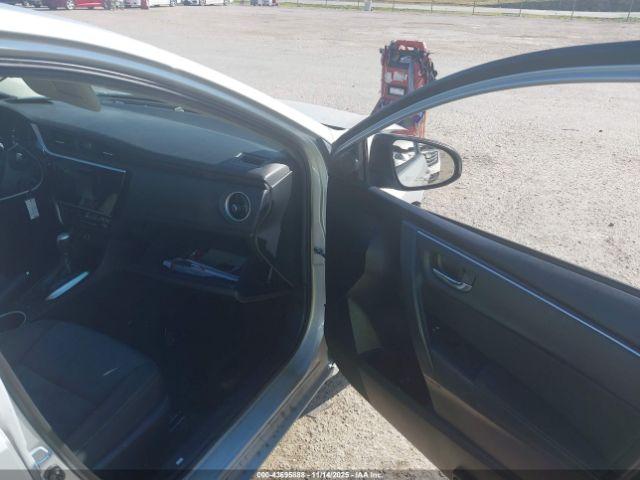 Toyota Corolla Le Image 10