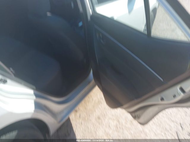 Toyota Corolla Le Image 11