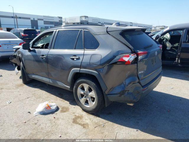 Toyota RAV4 Xle Image 3