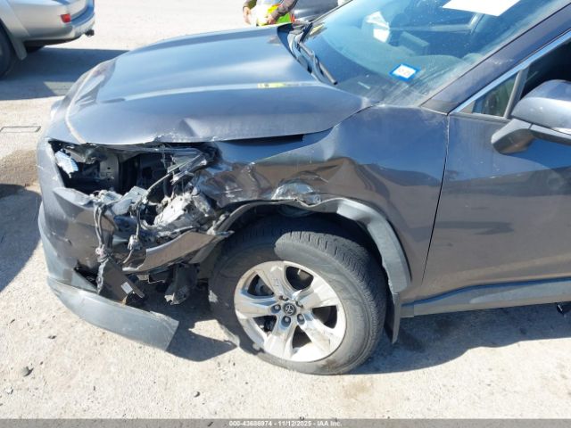 Toyota RAV4 Xle Image 6