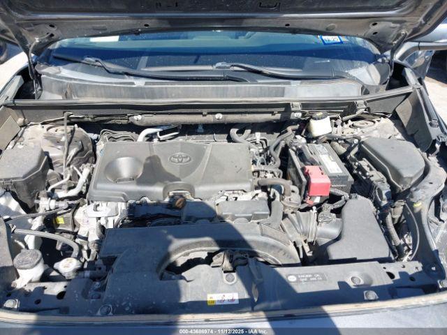 Toyota RAV4 Xle Image 16