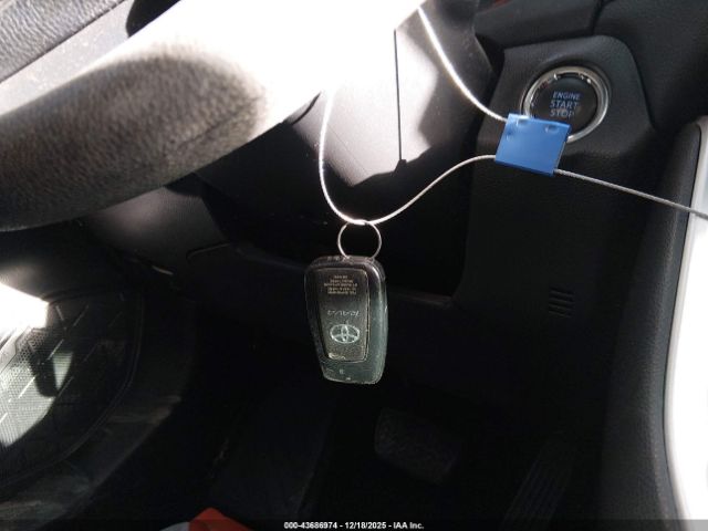 Toyota RAV4 Xle Image 13