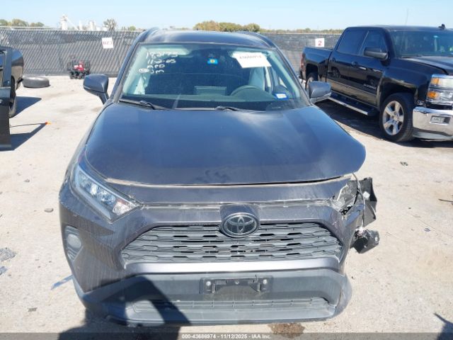 Toyota RAV4 Xle Image 8