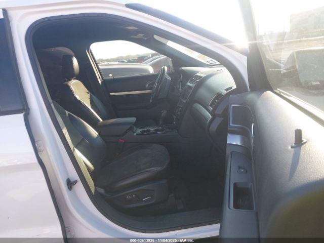 Ford Explorer Xlt Image 16