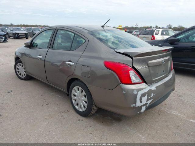 Nissan Versa Image 3