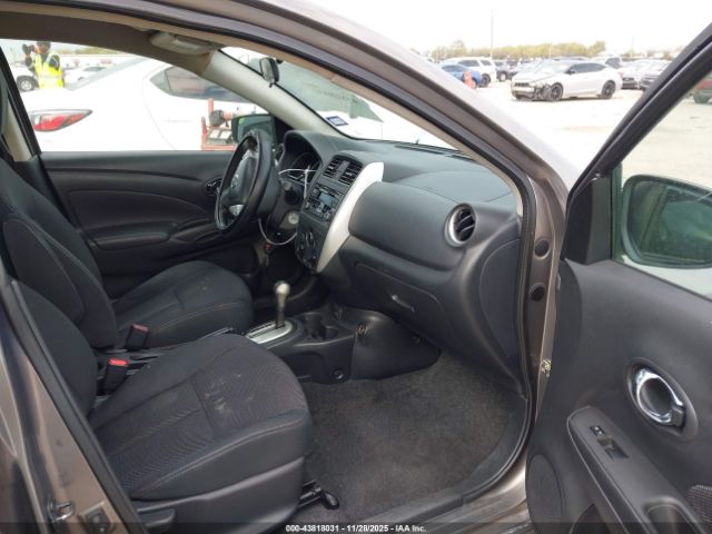 Nissan Versa Image 4