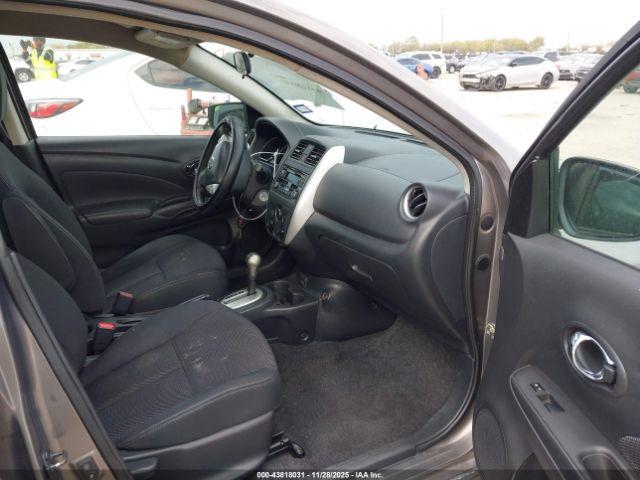 Nissan Versa Image 4