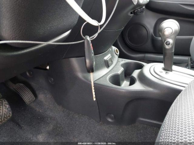 Nissan Versa Image 10