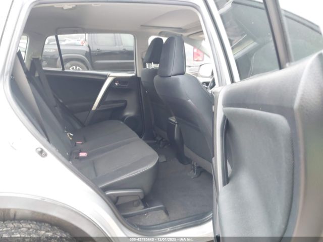 Toyota RAV4 Xle Image 8