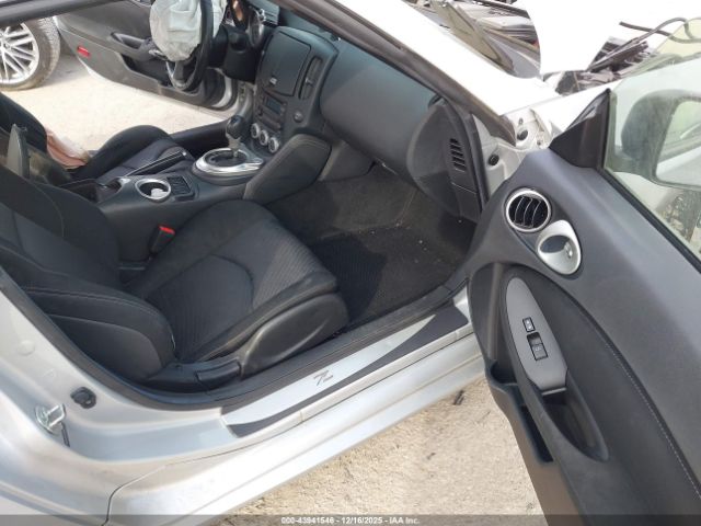 Nissan 370Z Image 10