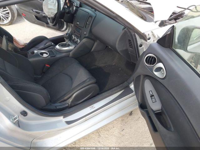 Nissan 370Z Image 10