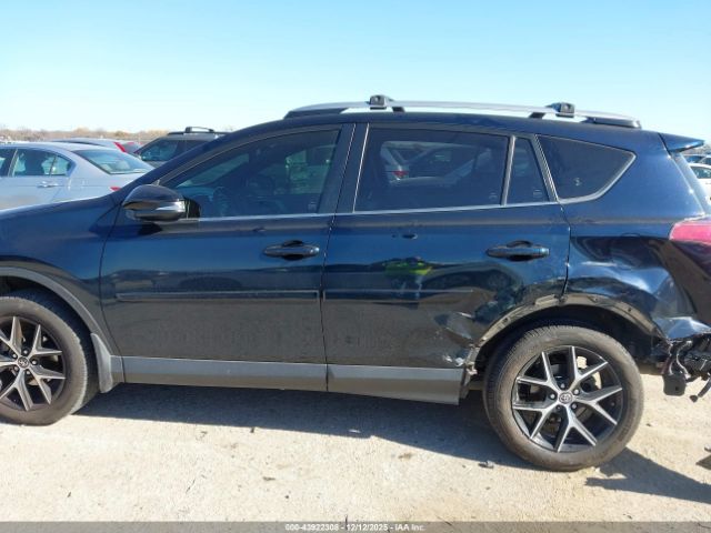 Toyota RAV4 Se Image 12