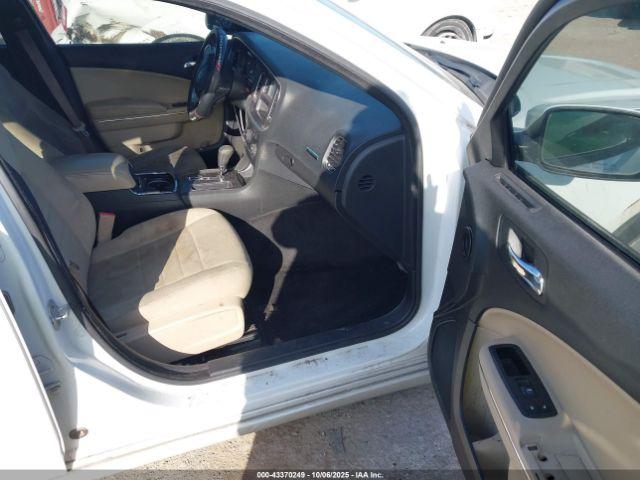 Dodge Charger Se Image 5