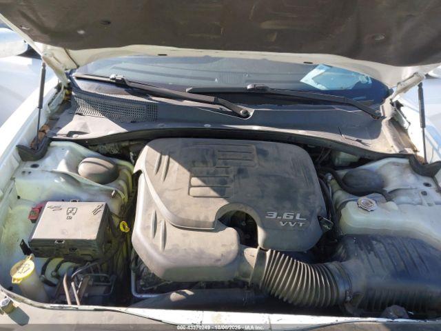 Dodge Charger Se Image 9