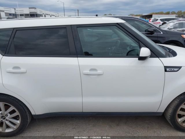 Kia Soul + Image 14