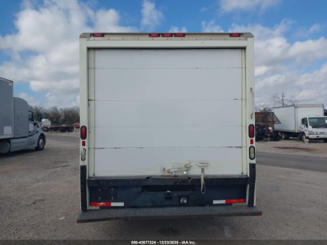 Ford E-350 Image 10