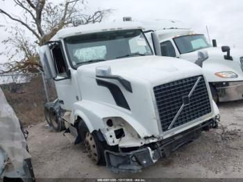  Salvage Volvo Vn