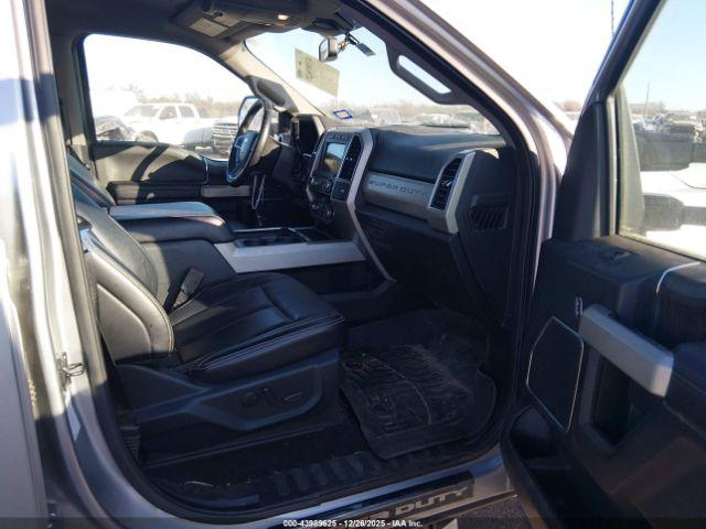 Ford F-250 Lariat Image 14