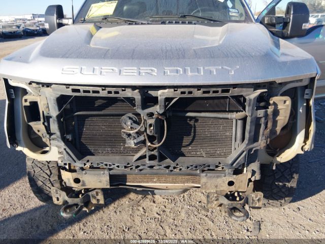 Ford F-250 Lariat Image 11