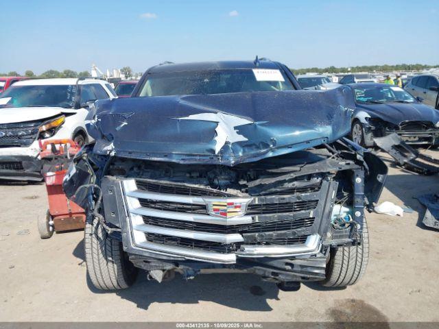 Cadillac Escalade Luxury Image 2