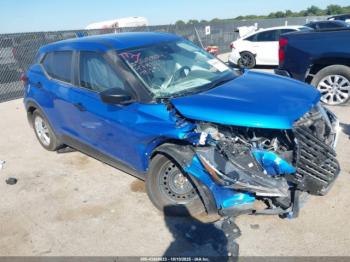  Salvage Nissan Kicks Play