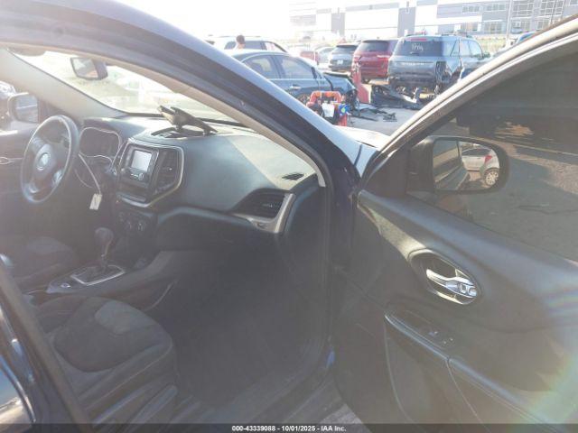 Jeep Cherokee Sport Image 6