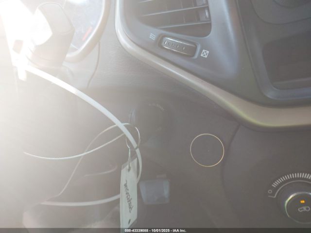 Jeep Cherokee Sport Image 4