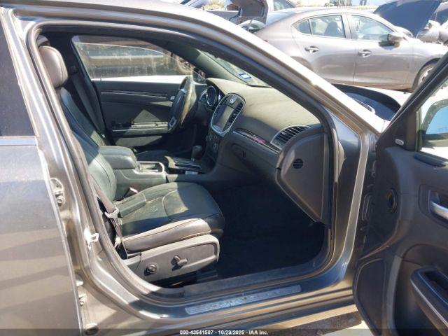 Chrysler 300c Awd Image 13