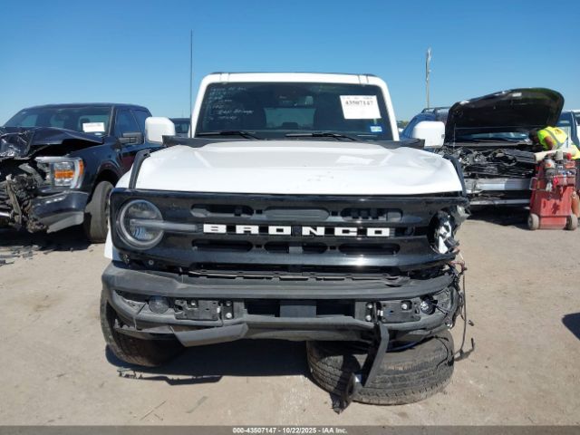 Ford Bronco Outer Banks Image 8