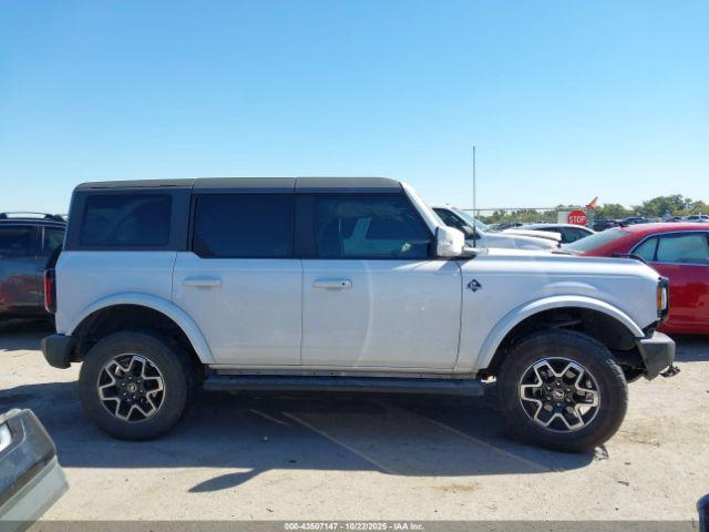 Ford Bronco Outer Banks Image 4