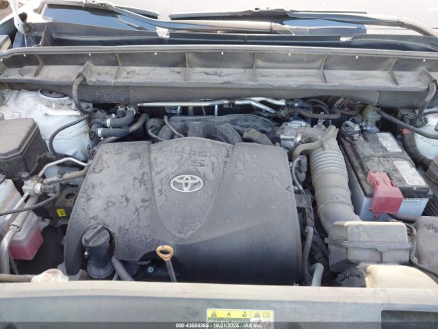 Toyota Highlander L Image 12