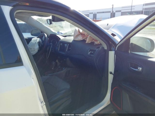 Jeep Compass Trailhawk 4x4 Image 3