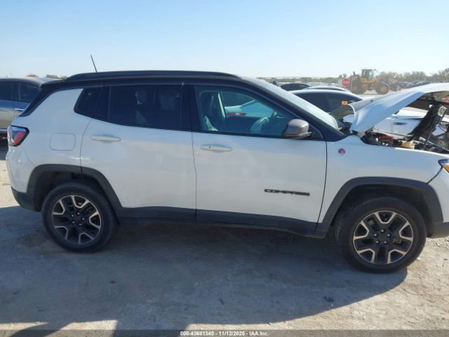 Jeep Compass Trailhawk 4x4 Image 4