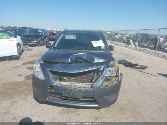 Nissan Versa Image 15