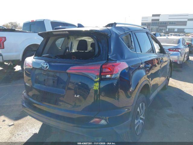 Toyota RAV4 Le Image 4