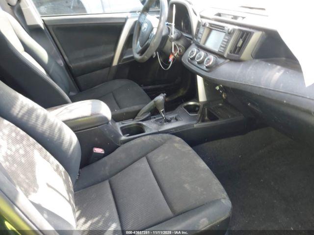 Toyota RAV4 Le Image 5