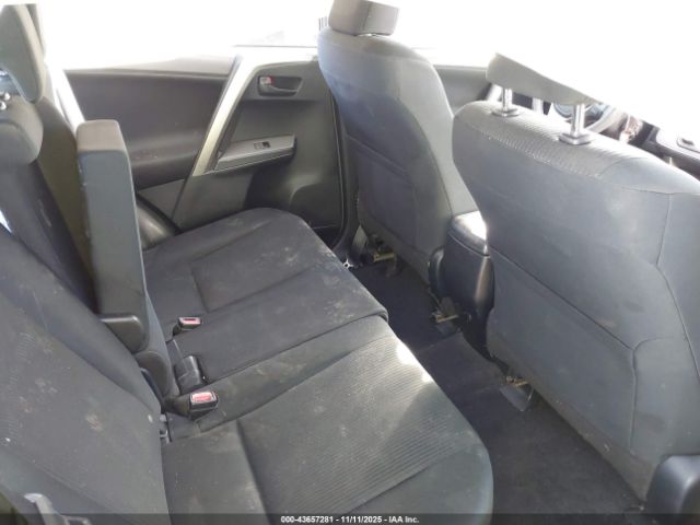 Toyota RAV4 Le Image 11