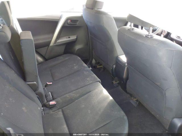 Toyota RAV4 Le Image 11