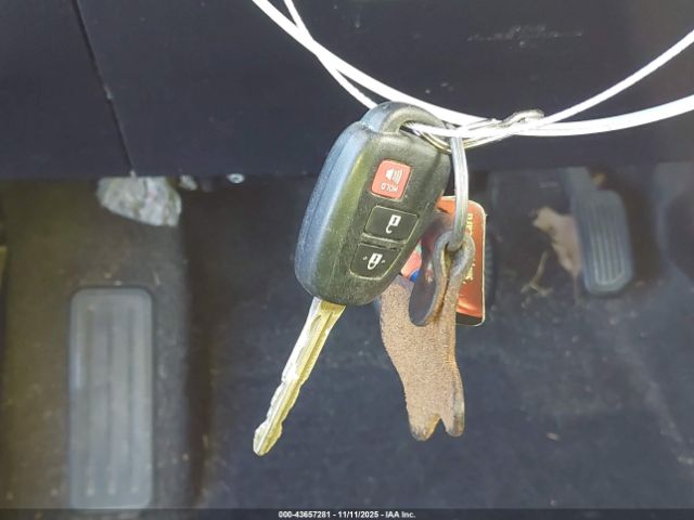 Toyota RAV4 Le Image 9