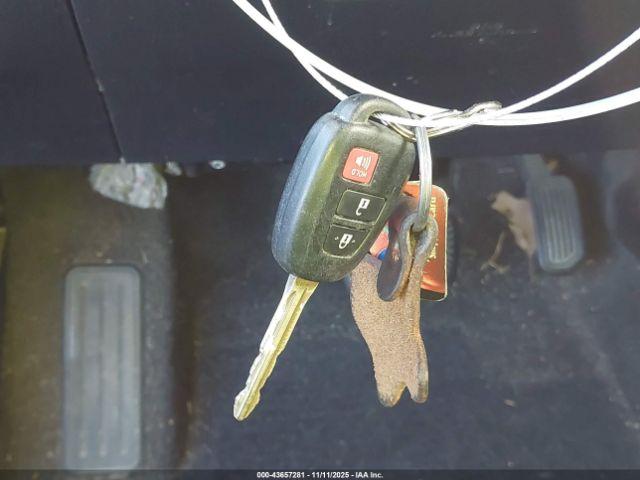 Toyota RAV4 Le Image 9