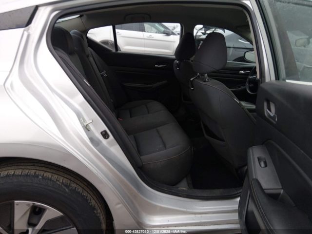 Nissan Altima S Fwd Image 10